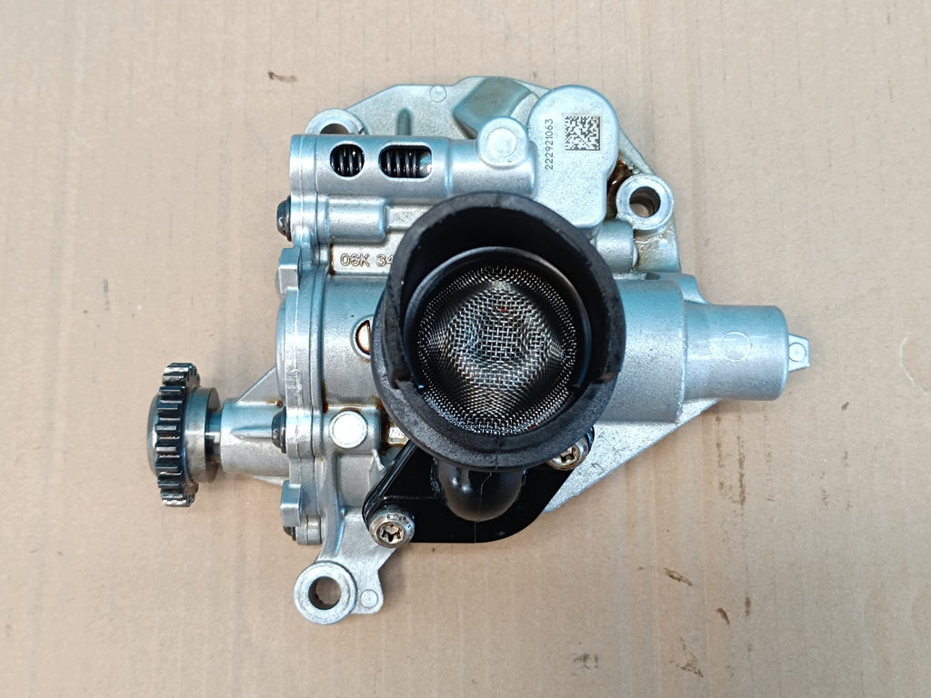 AUDI A4 B9 Sedan LIFT 2.0 TFSI 110KW DMSB 2023 R OIL PUMP 06H115105GE