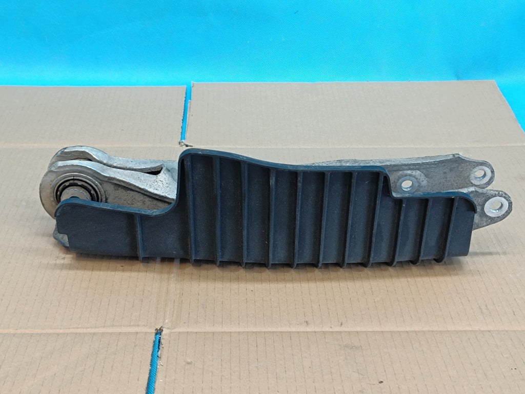 AUDI A4 B9 Sedan LIFT 2.0 TFSI 2023 R CONTROL ARM LEFT REAR 8W0505415E 8W0505311H
