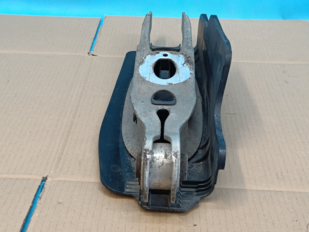 AUDI A4 B9 Sedan LIFT 2.0 TFSI 2023 R CONTROL ARM LEFT REAR 8W0505415E 8W0505311H