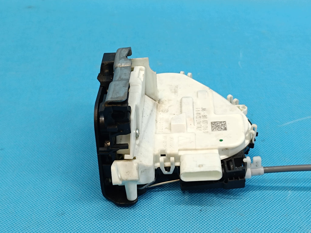 AUDI A4 B9 Sedan LIFT 2.0 TFSI 2023 R DOOR LOCK RIGHT FRONT 8X1837016D