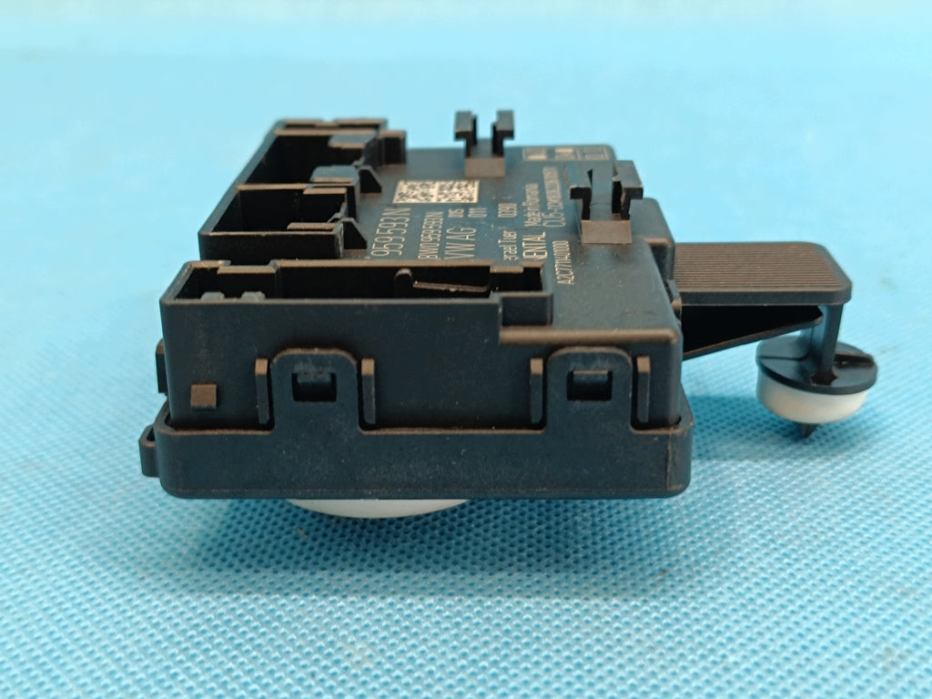AUDI A4 B9 Sedan LIFT 2.0 TFSI 2023 R DOOR MODULE LEFT FRONT 8W0959593N