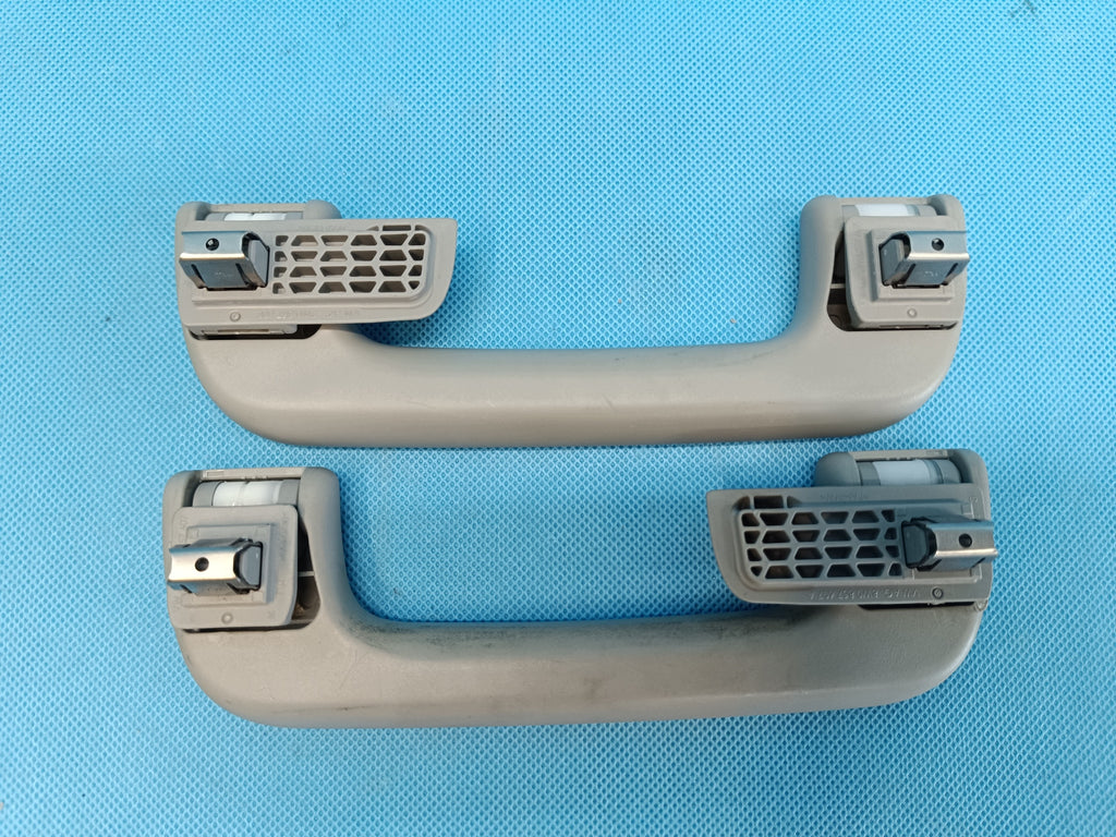 AUDI A4 B9 Sedan LIFT 23R HEADLINER HANDLES 8W0857607 8W0857607A 8W0857608