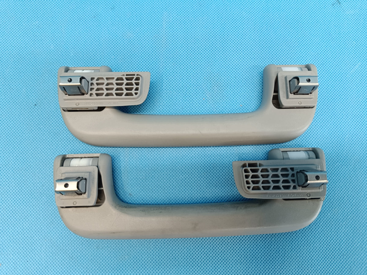 AUDI A4 B9 Sedan LIFT 23R HEADLINER HANDLES 8W0857607 8W0857607A 8W0857608