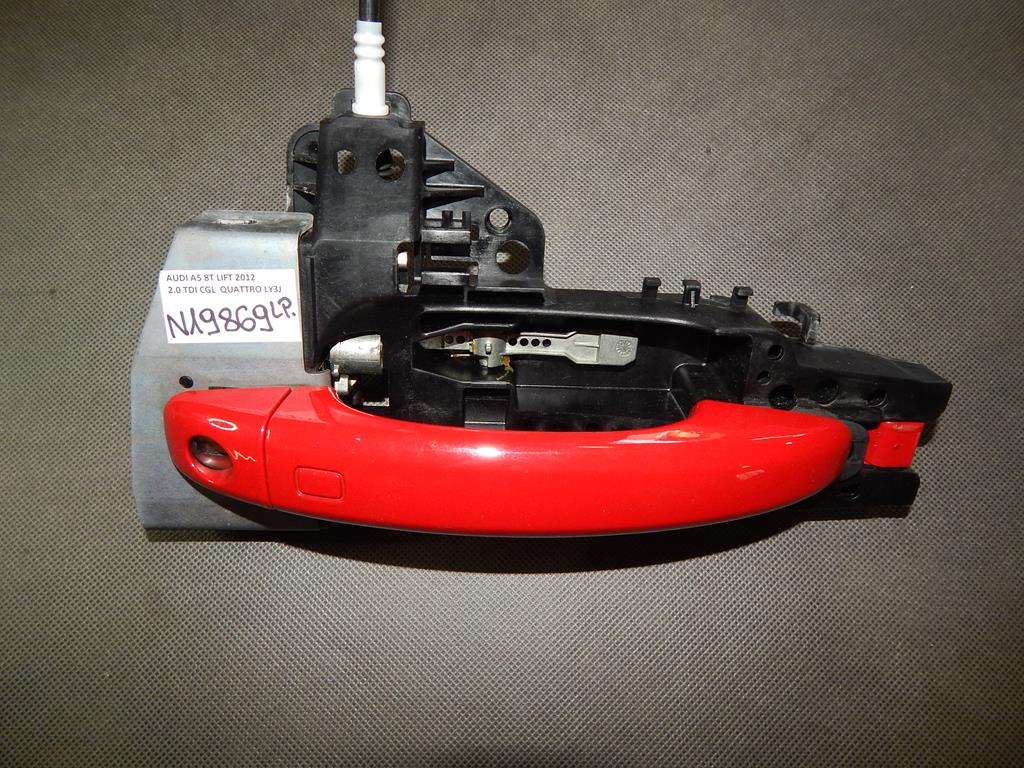 AUDI A5 8T HANDLE LEFT FRONT LY3J KESSY