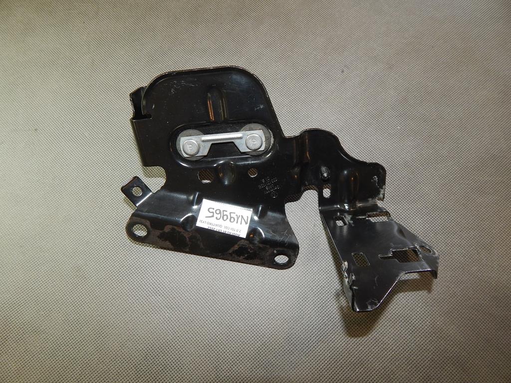 AUDI A5 8T MOUNT BRACKET FOR EGR 03G131133E