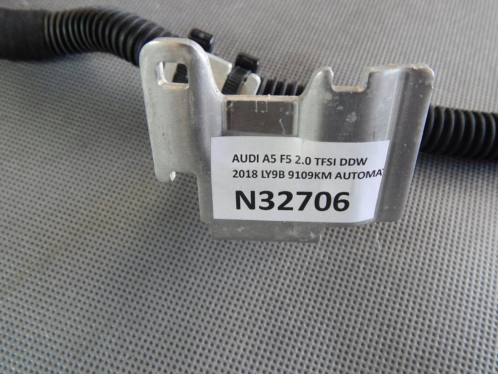 AUDI A5 F5 HANDLE BEAM 8W0971502P
