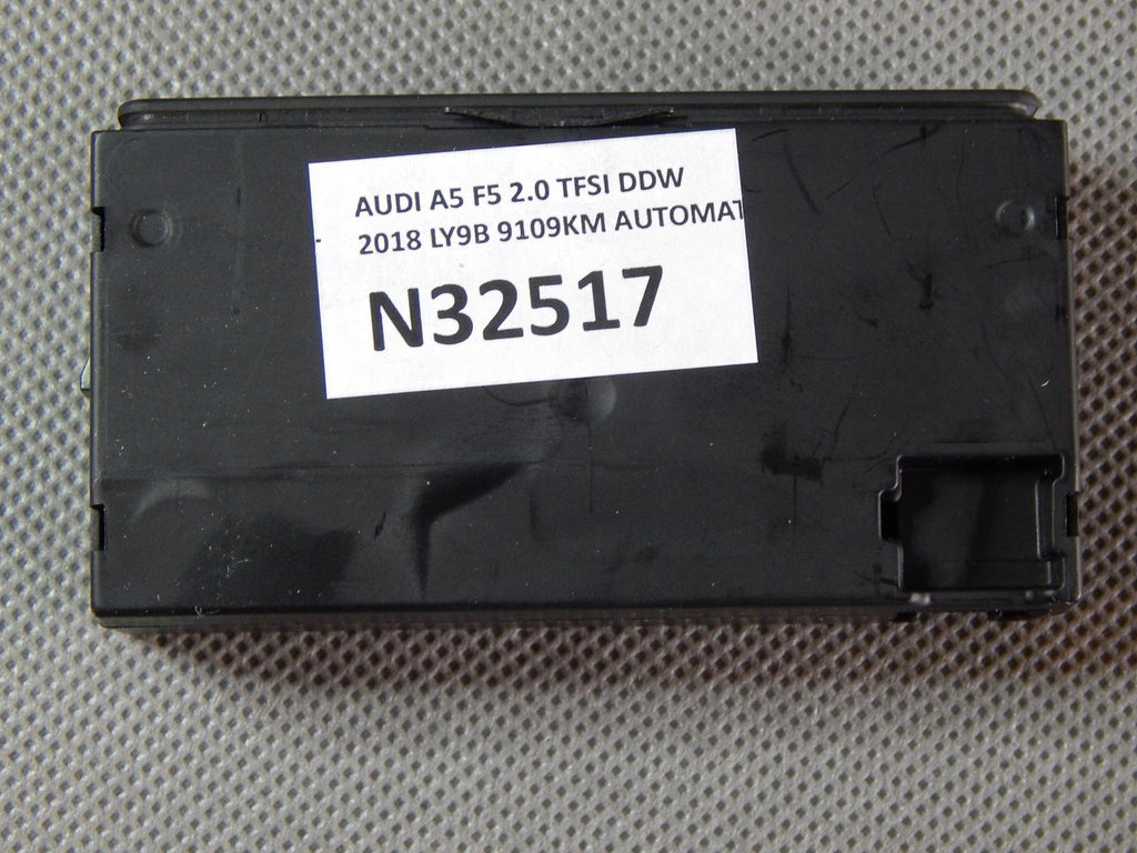 AUDI A5 F5 PORT AUX USB CHARGE 8W0035726