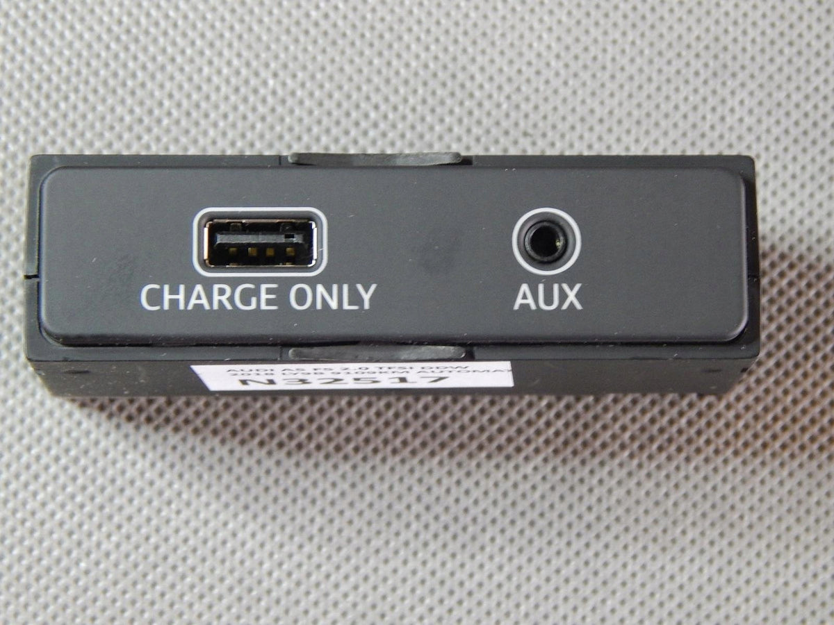 AUDI A5 F5 PORT AUX USB CHARGE 8W0035726