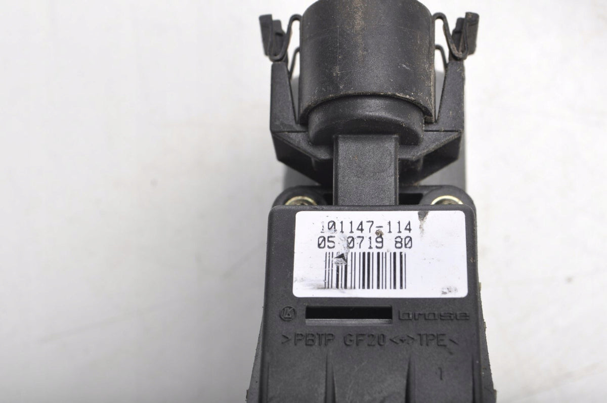 AUDI A6 C5 WINDSCREEN MOTOR RIGHT FRONT 4B0959801C