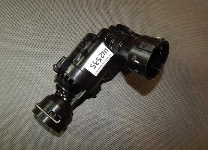 AUDI A6 C7 2.0 TDI THERMOSTAT HOUSING 04L121111E