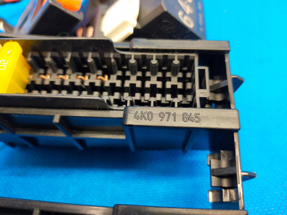 AUDI A6 C8 4K 2023R SEDAN S-LINE FUSE BOX 4K0971845