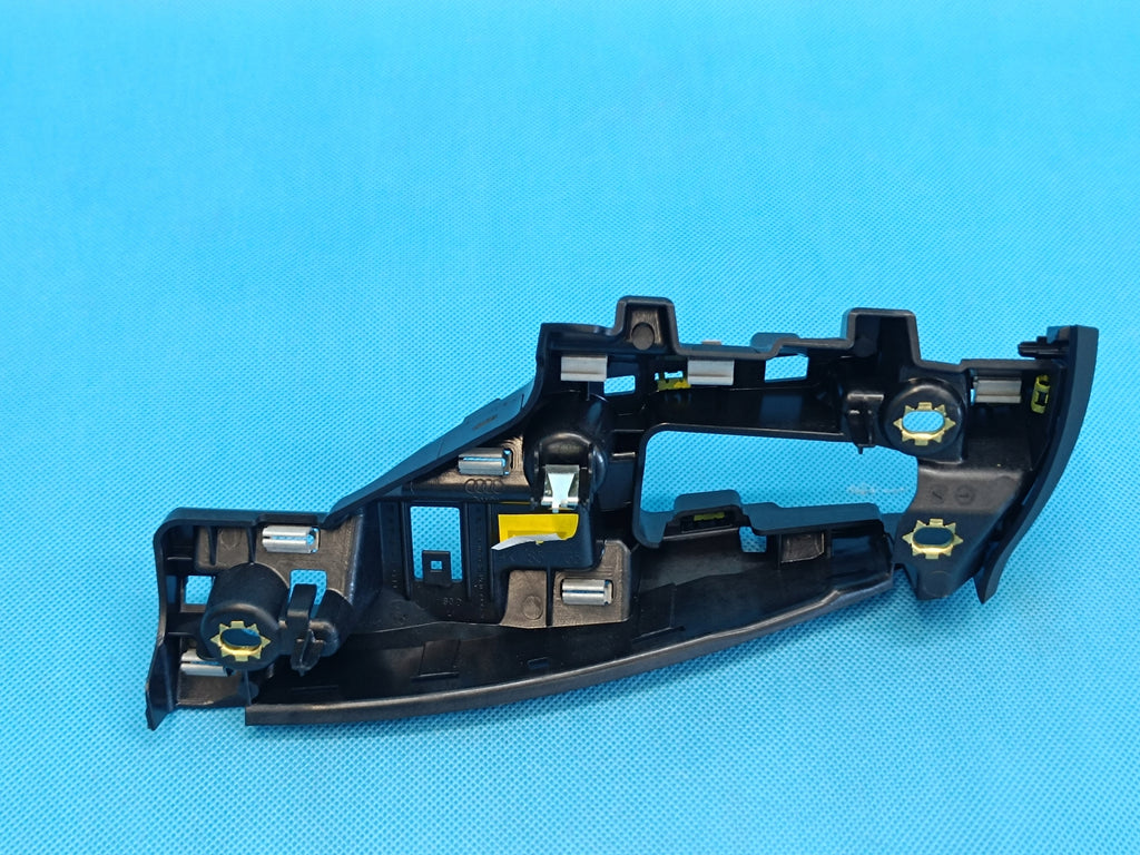 AUDI A6 C8 LIFT AVANT 2,0 TDI 150KW 2025 R CONSOLE STRIP 4K1857735