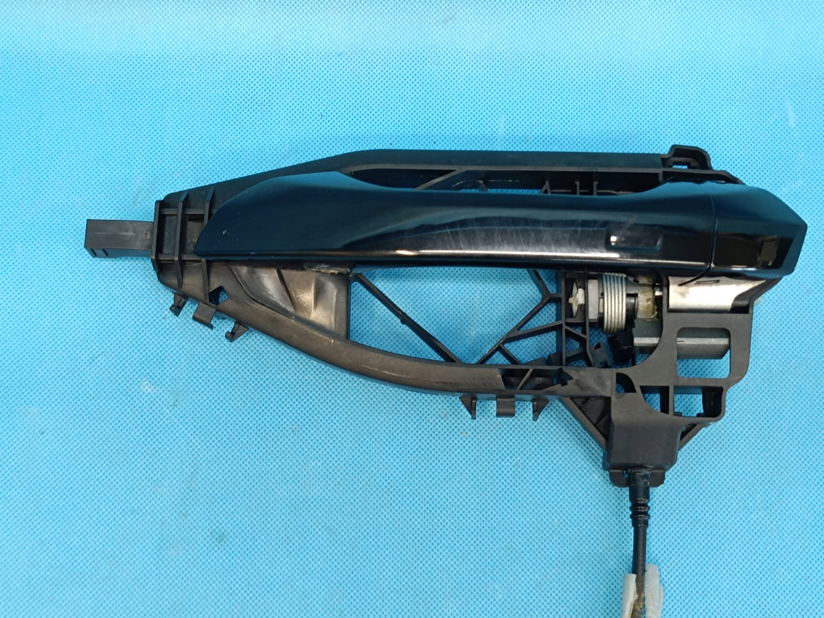 AUDI A6 C8 LIFT AVANT 2,0 TDI 2025R DOOR HANDLE LY9T LEFT FRONT 4M8837205B