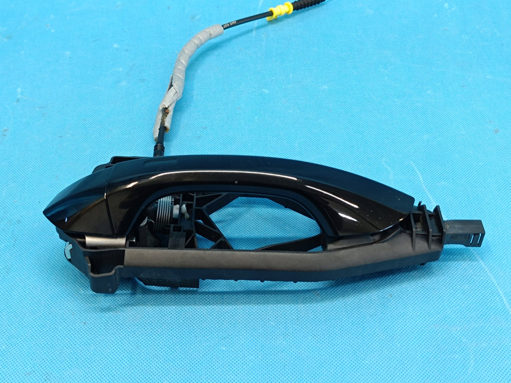AUDI A6 C8 LIFT AVANT 2,0 TDI 2025R DOOR HANDLE LY9T LEFT FRONT 4M8837205B