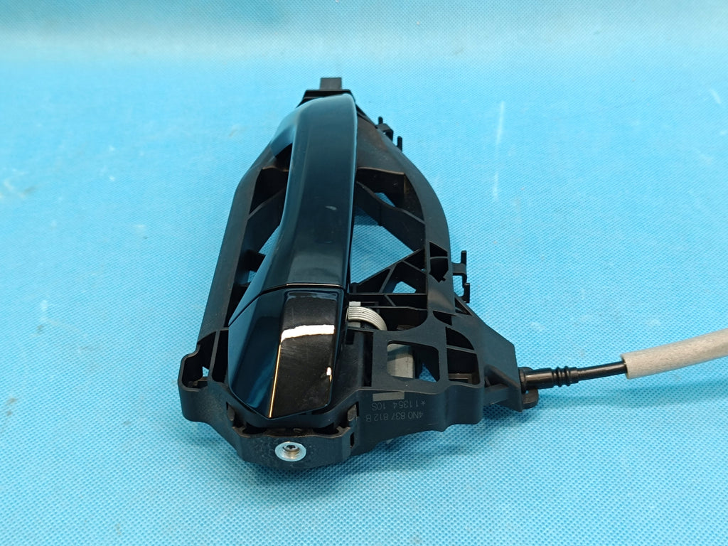 AUDI A6 C8 LIFT AVANT 2,0TDI 2025R DOOR HANDLE LY9T RIGHT FRONT 4M8837206B