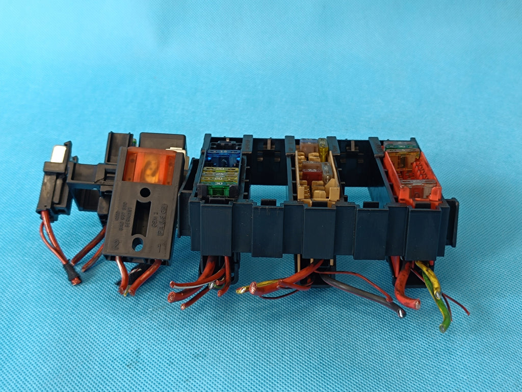 AUDI A6 C8 QUATTRO 2.0 TDI 150KW 2022 R FUSE BOX 4K0971845