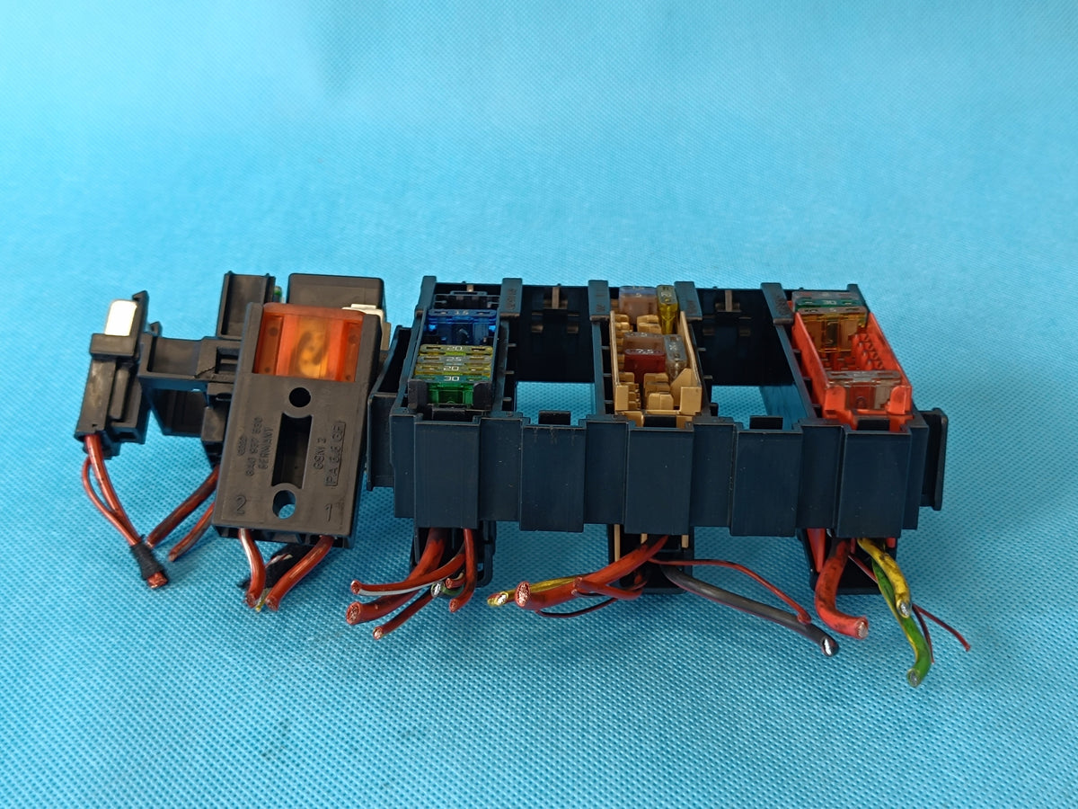 AUDI A6 C8 QUATTRO 2.0 TDI 150KW 2022 R FUSE BOX 4K0971845
