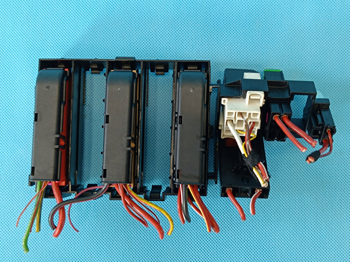 AUDI A6 C8 QUATTRO 2.0 TDI 150KW 2022 R FUSE BOX 4K0971845