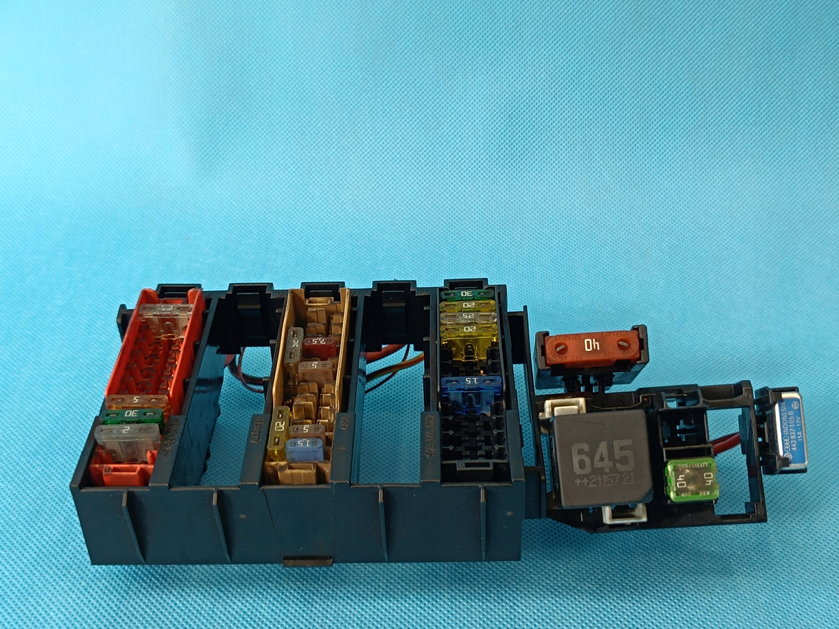 AUDI A6 C8 QUATTRO 2.0 TDI 150KW 2022 R FUSE BOX 4K0971845