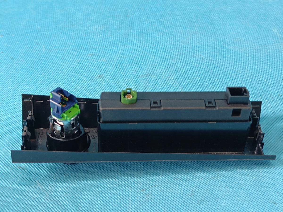 AUDI A6 C9 AVANT 2.0 TDI 150KW 2026R USB SOCKET COVER 8B1863093 4N1035700