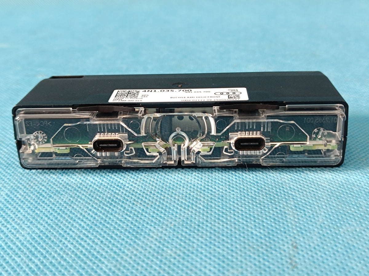 AUDI A6 C9 AVANT 2.0 TDI 150KW 2026R USB SOCKET COVER 8B1863093 4N1035700