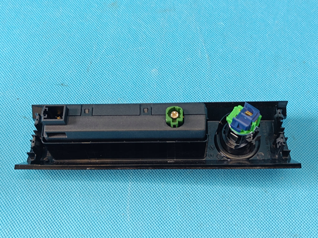 AUDI A6 C9 AVANT 2.0 TDI 150KW 2026R USB SOCKET COVER 8B1863093 4N1035700