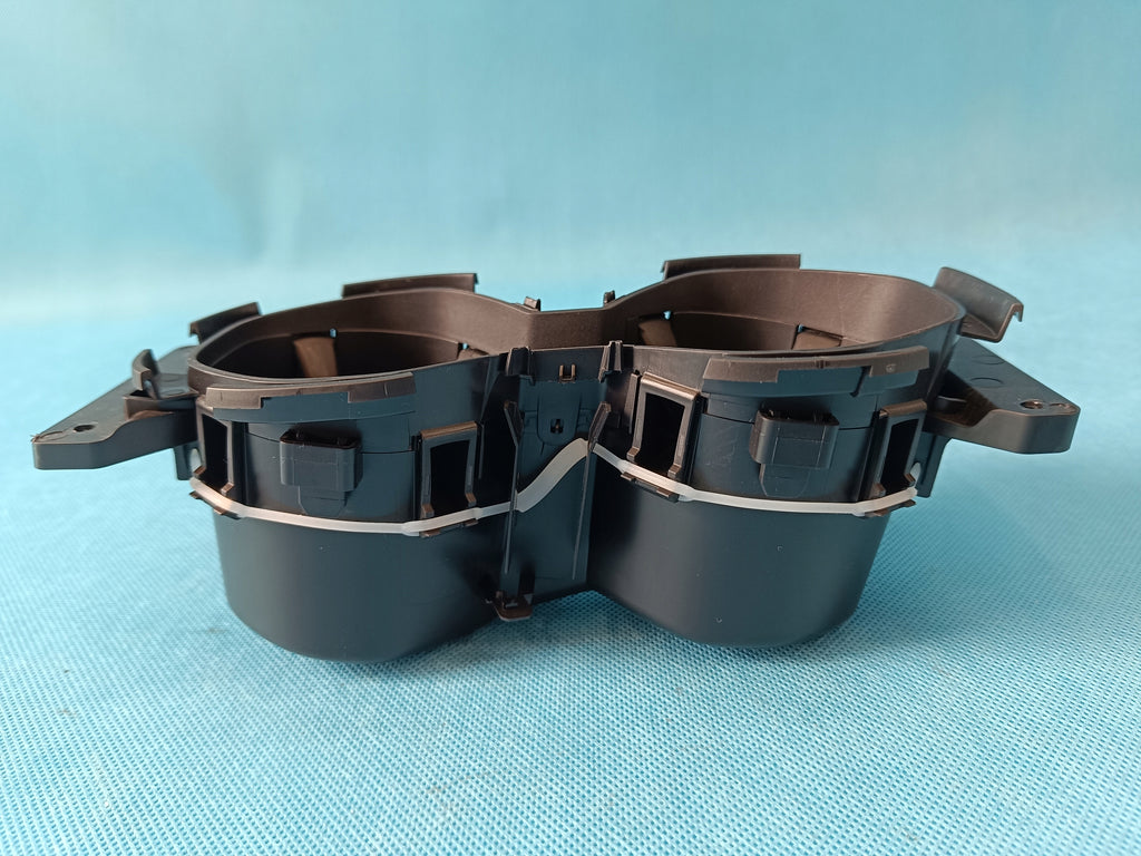 AUDI A6 C9 AVANT 2.0 TDI 150KW 4x4 2026 R CUP HOLDER 8B3862533A