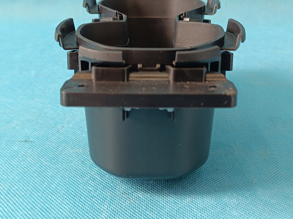 AUDI A6 C9 AVANT 2.0 TDI 150KW 4x4 2026 R CUP HOLDER 8B3862533A