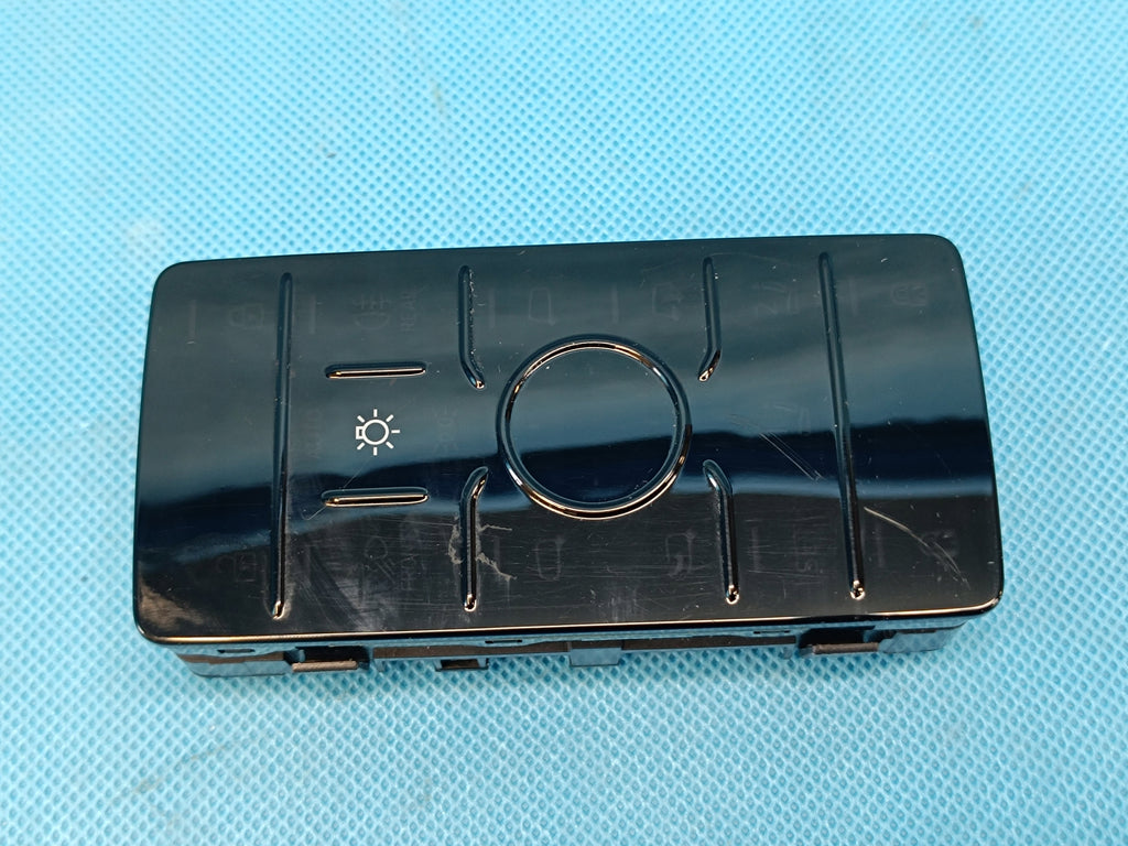AUDI A6 C9 AVANT 2.0 TDI 150KW 4x4 2026 R LIGHT SWITCH 85E959441B