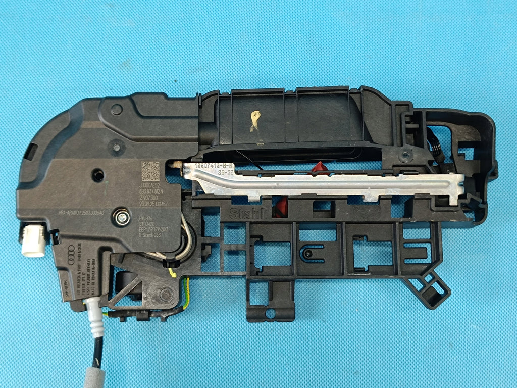 AUDI A6 C9 AVANT 2.0 TDI 2026R DOOR GUIDE KESSY RIGHT FRONT 8B3837812N