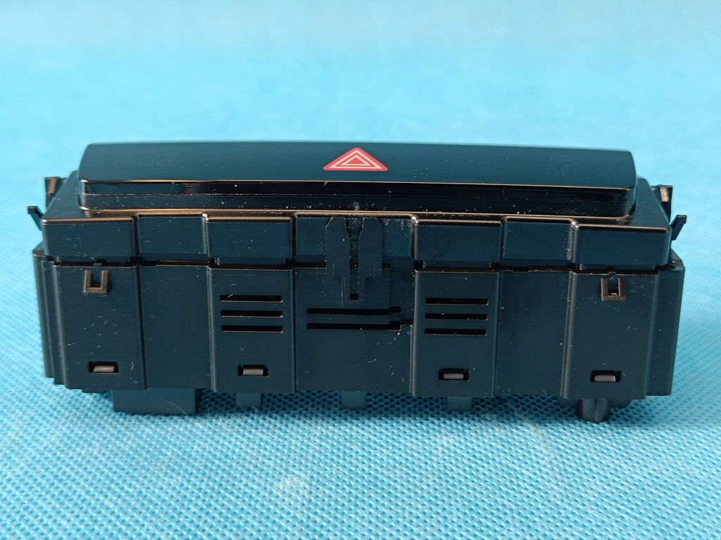 AUDI A6 C9 AVANT 2.0 TDI 4x4 2026 R EMERGENCY LIGHT SWITCH 85E925301AG