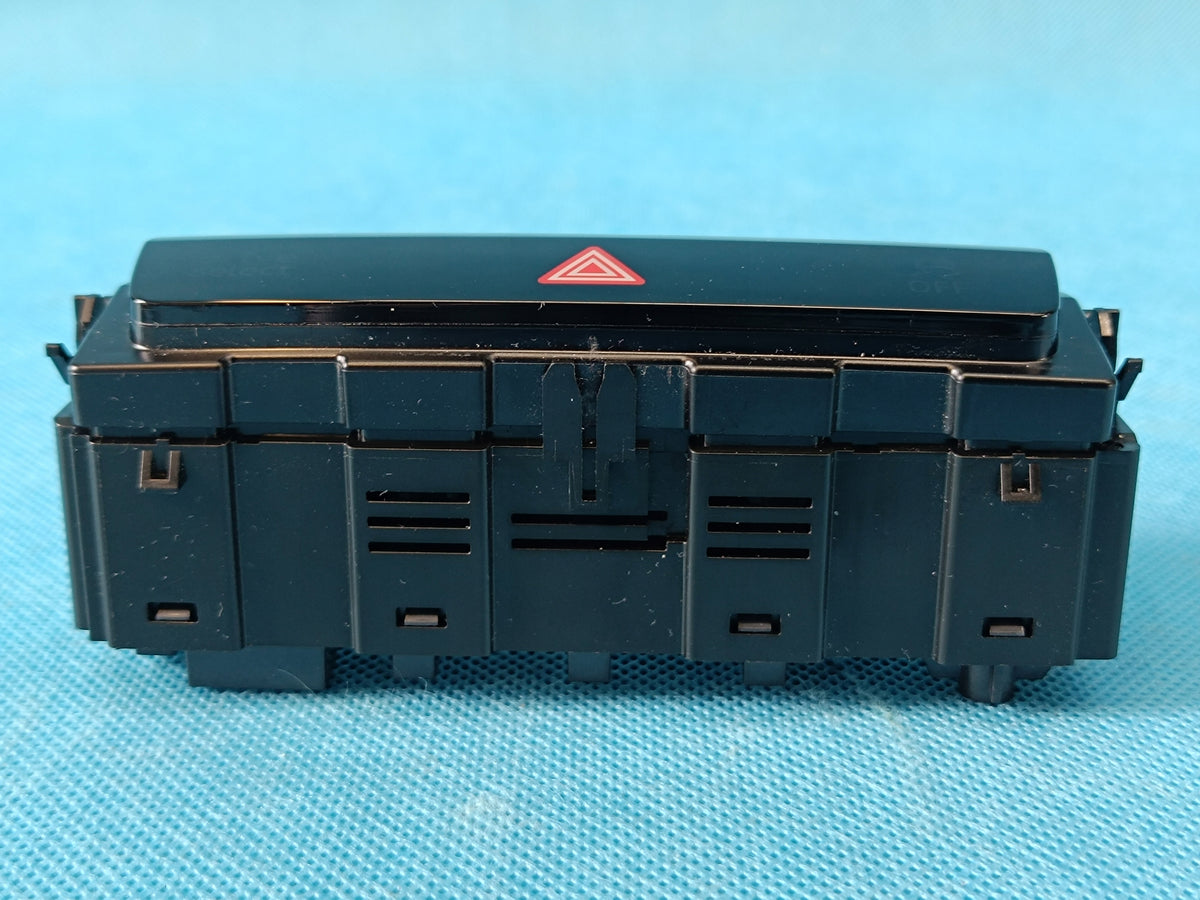 AUDI A6 C9 AVANT 2.0 TDI 4x4 2026 R EMERGENCY LIGHT SWITCH 85E925301AG