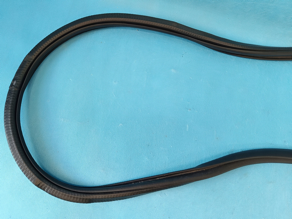 AUDI A6 C9 AVANT 2.0TDI 150KW 4x4 2026R DOOR SEAL RIGHT REAR 4P9833721