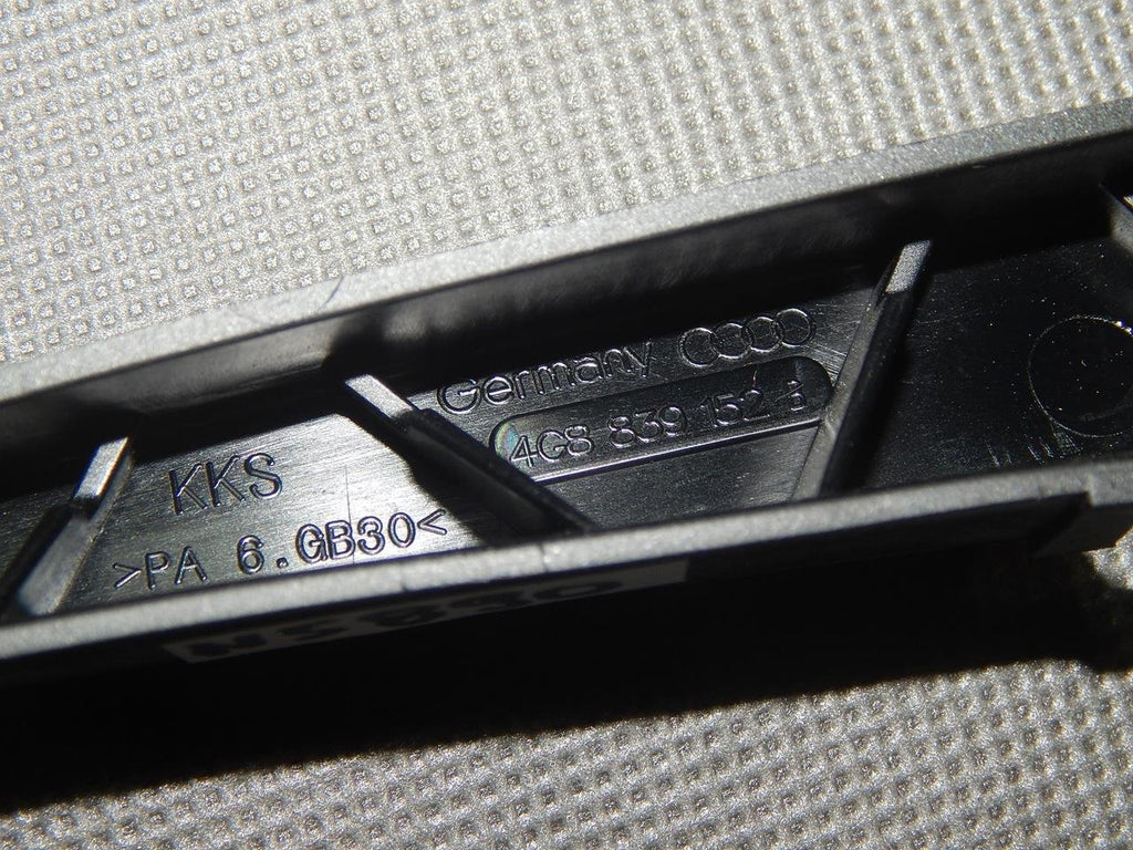 AUDI A7 4G DOOR SEAL HOLDER 4G8839152B