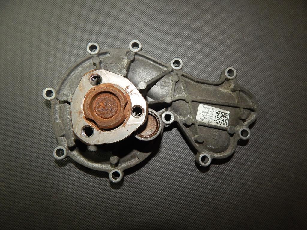 AUDI A7 4G WATER PUMP 059121005N