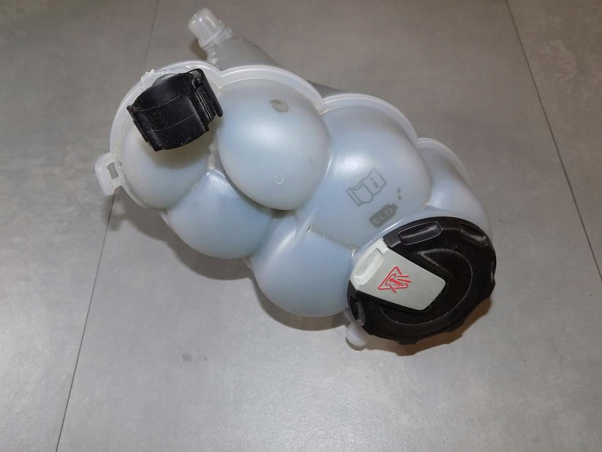 AUDI A8 4N EXPANSION TANK 4N0121405B