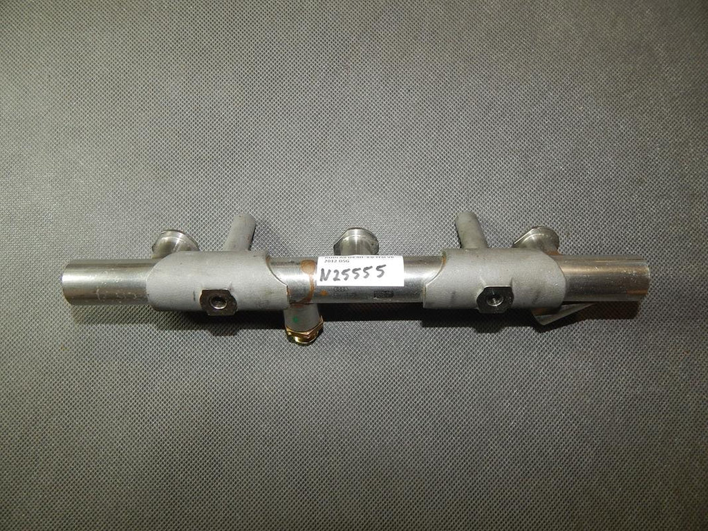 AUDI A8 D4 3.0 TFSI INJECTION RAIL 06E130089AA