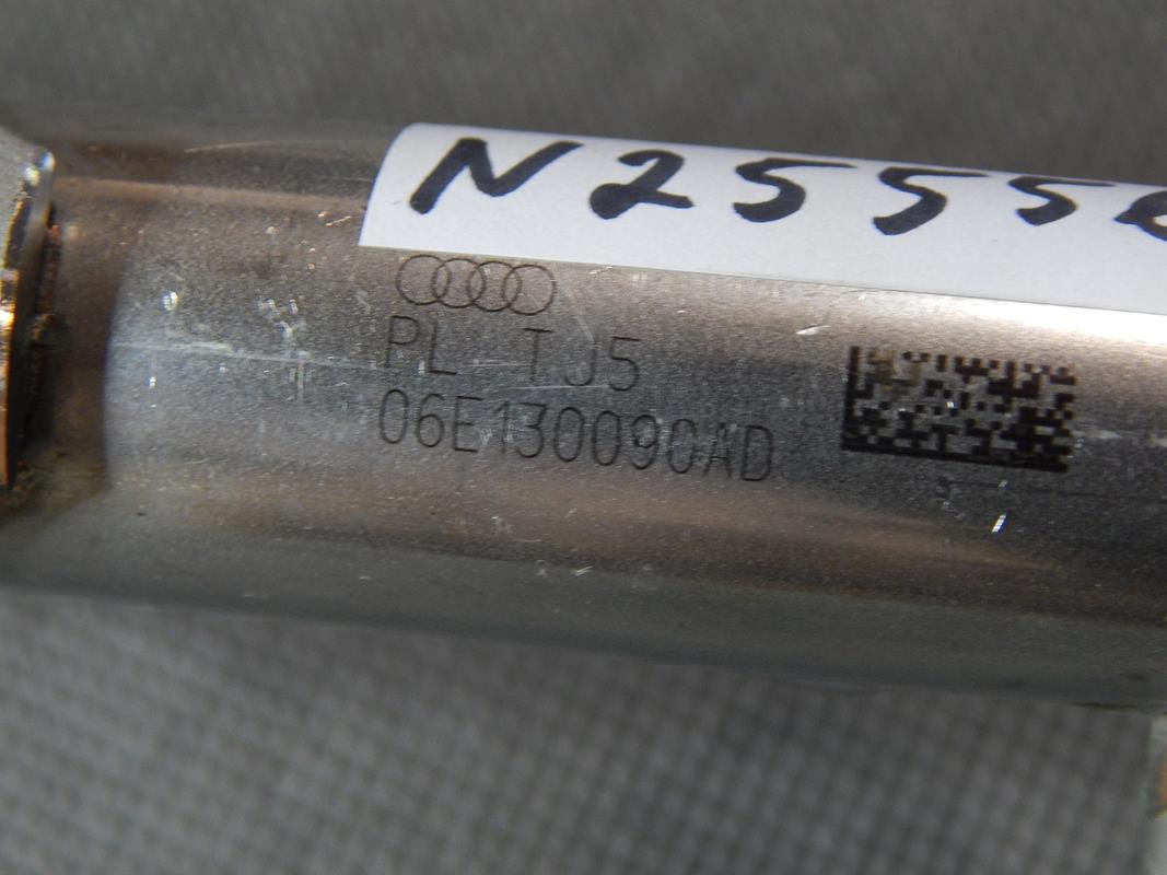 AUDI A8 D4 3.0 TFSI INJECTION RAIL 06E130090AD