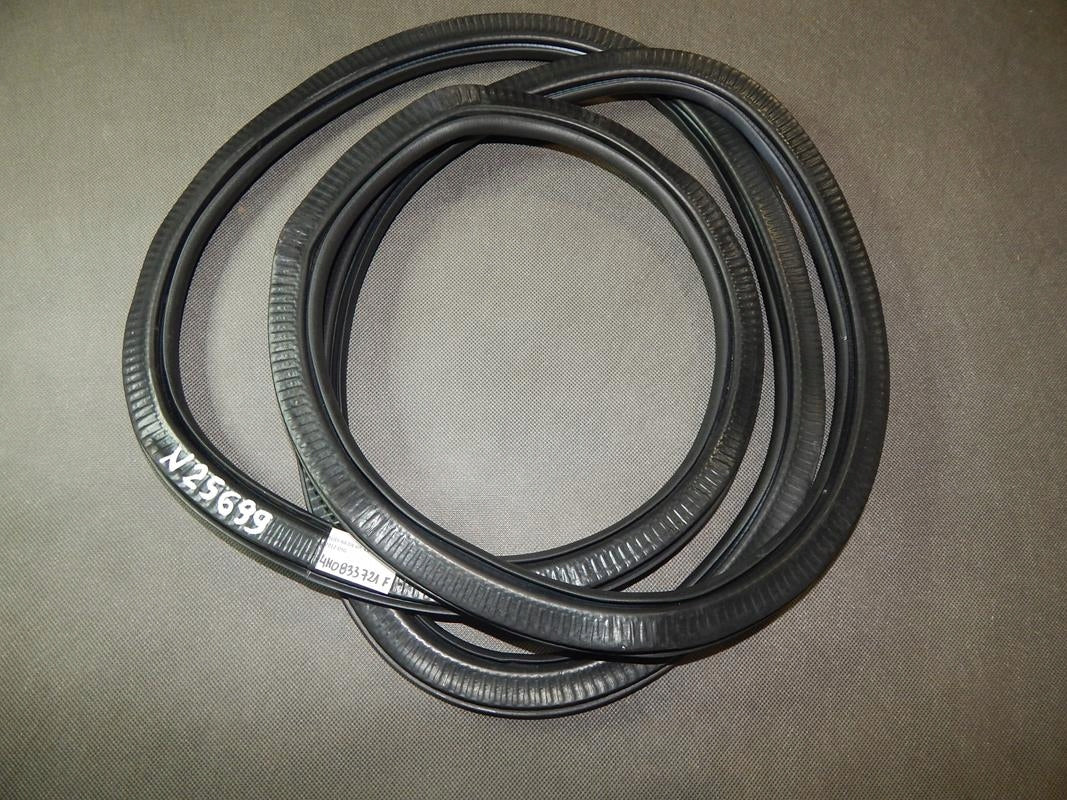 AUDI A8 D4 DOOR SEAL REAR 4H0833721F