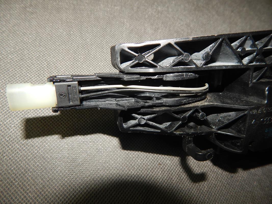 AUDI A8 D4 EXTERIOR DOOR HANDLE RIGHT REAR KESSY LY9B