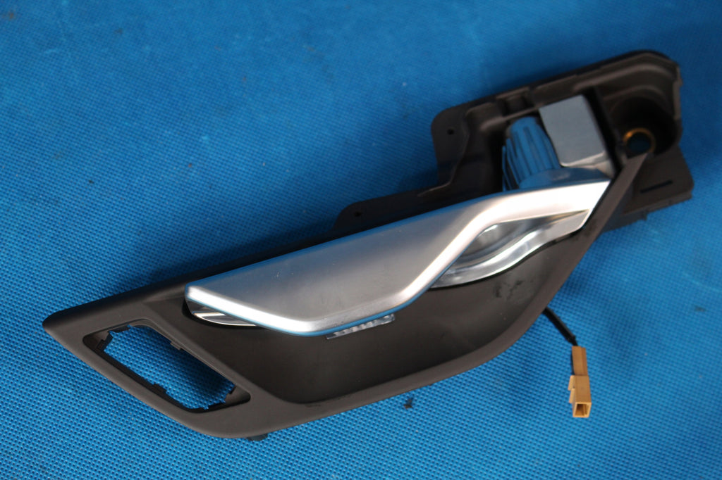 AUDI A8 D5 4N DOOR HANDLE LED RIGHT INTERIOR UNDER DOOR CLOSING 2018R