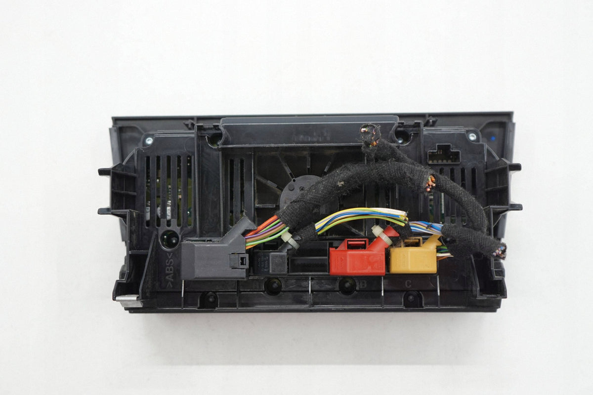 AUDI Q3 8U 13R AIR CONDITIONING PANEL HEATING 8U0820043E