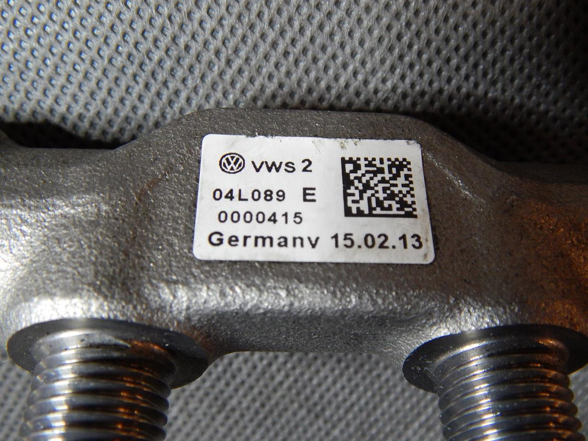 AUDI Q3 8U 2.0 TDI INJECTION RAIL 04L1089E