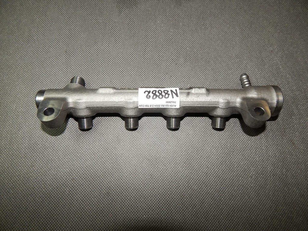 AUDI Q3 8U 2.0 TDI INJECTION RAIL 04L1089E