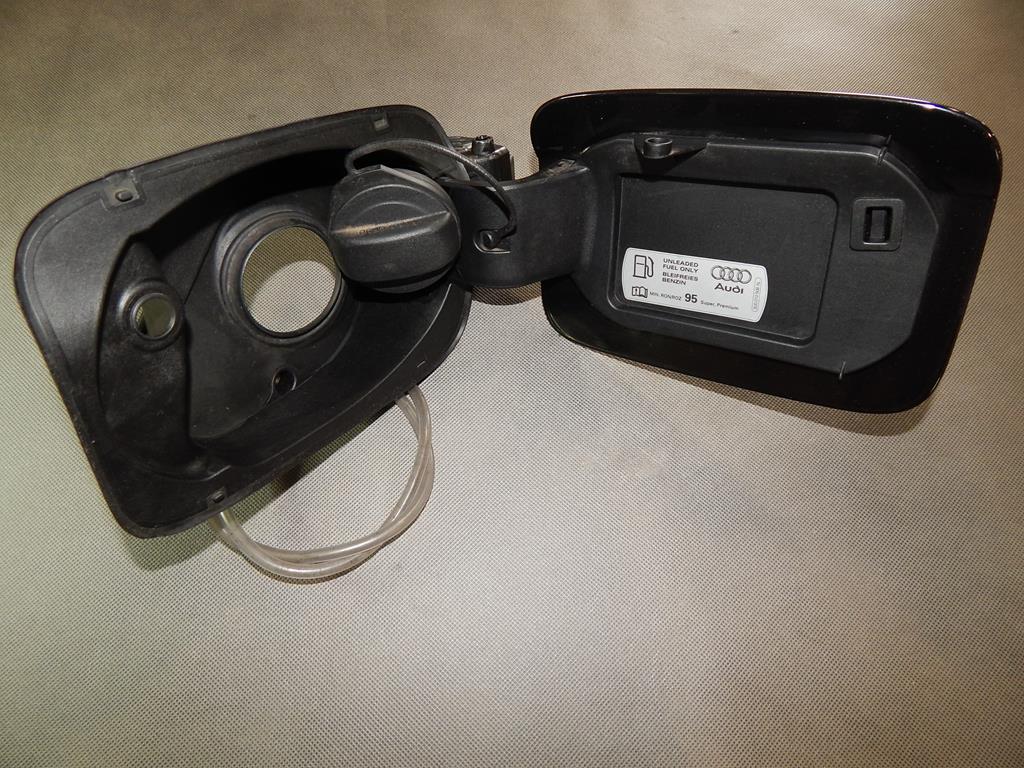 AUDI Q3 8U FUEL FLAP LZ9Y