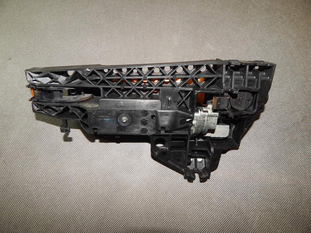 AUDI Q3 8U HANDLE RIGHT FRONT LX2U