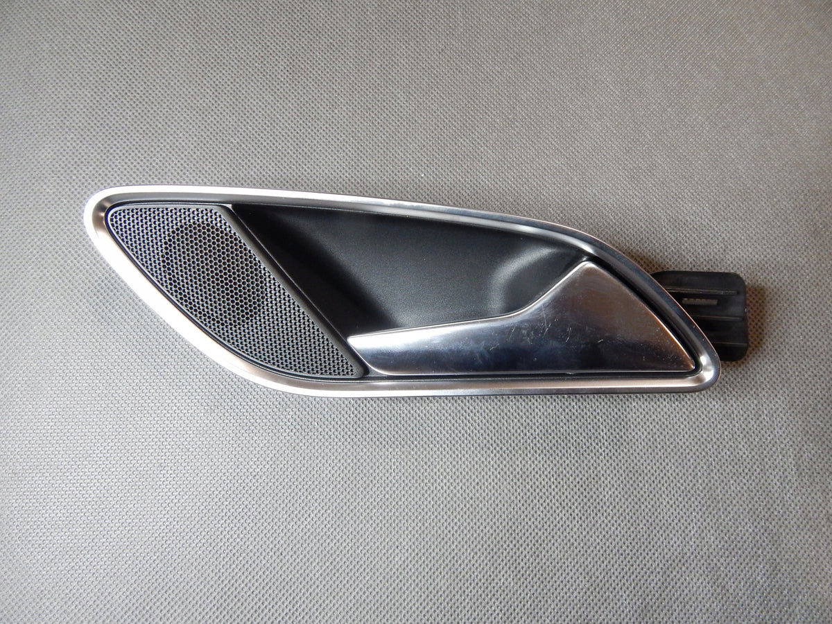 AUDI Q3 8U INTERIOR DOOR HANDLE RIGHT REAR 8U0839020C