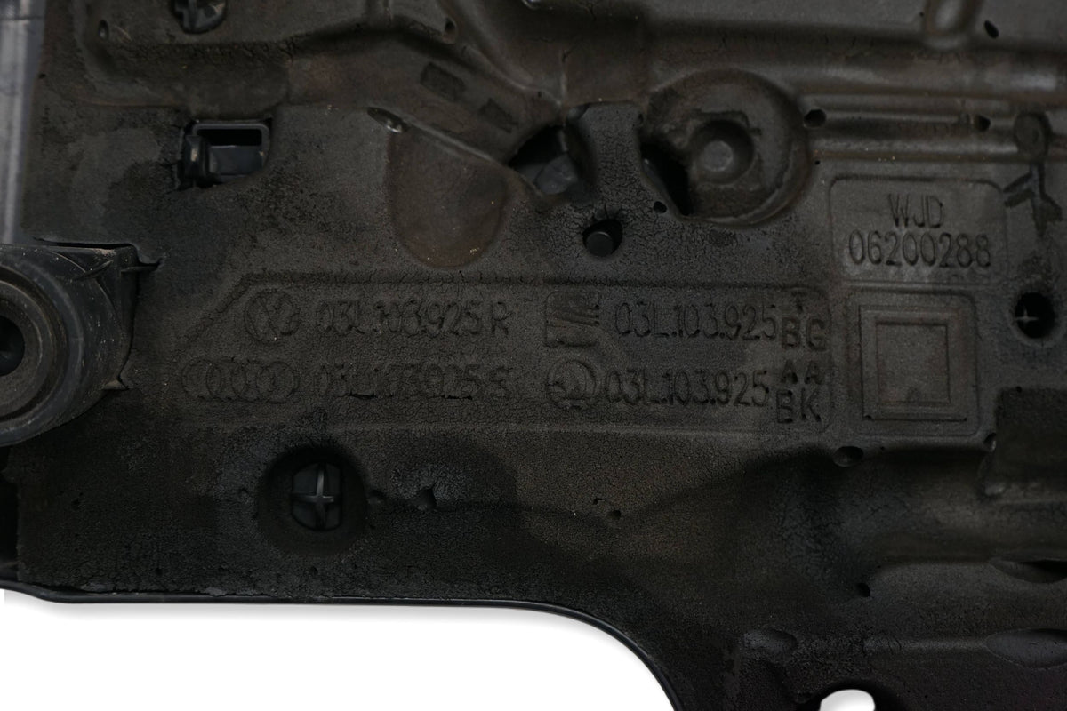 AUDI Q3 AND 8U ENGINE TOP COVER 2.0 TDI 03L103925S