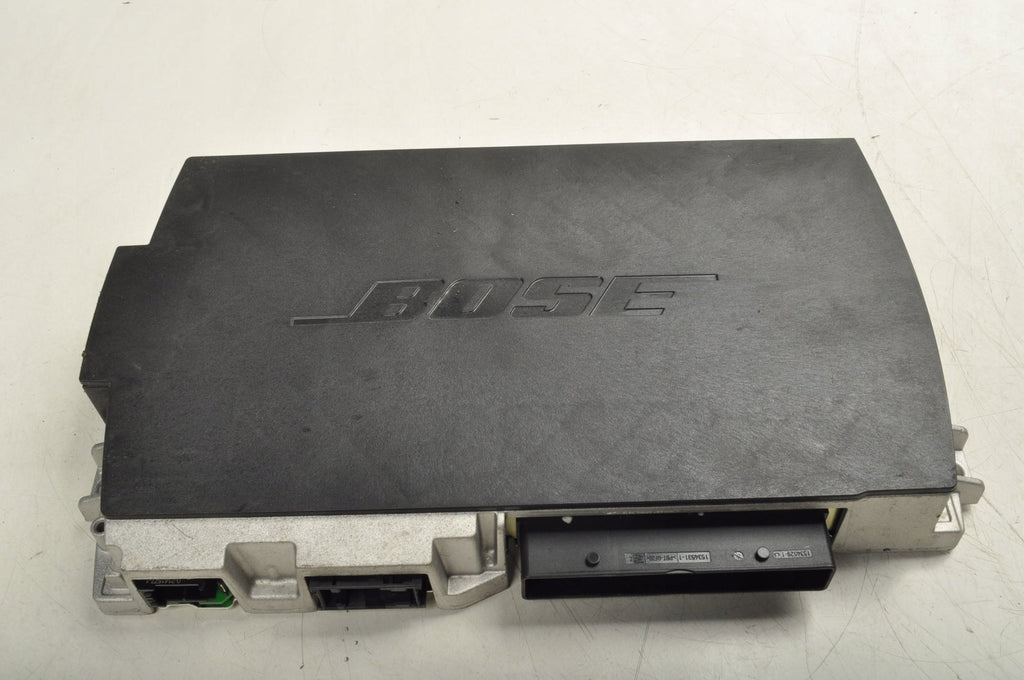AUDI Q3 AND 8X0035223D BOSE RADIO AMPLIFIER