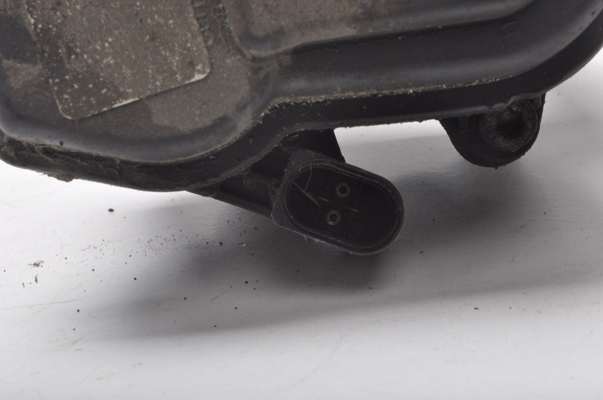 AUDI Q3 AND BRAKE CALIPER LEFT REAR